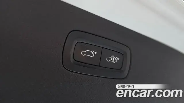 Volvo XC90 2019 — Şəkil 16/33