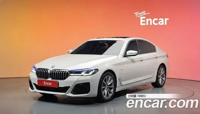 BMW 5 Series 2018 — Şəkil 24/34