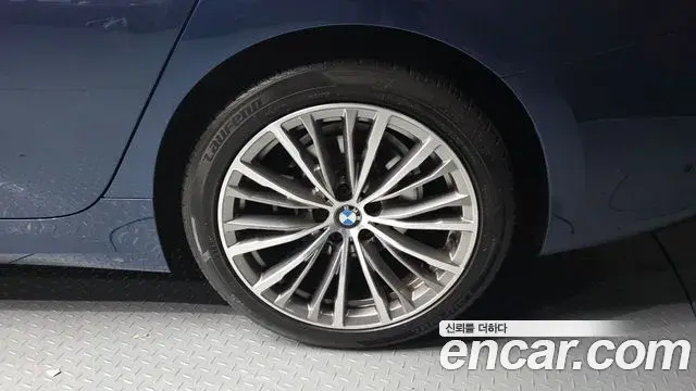 BMW 3 Series 2021 — Photo 28/31