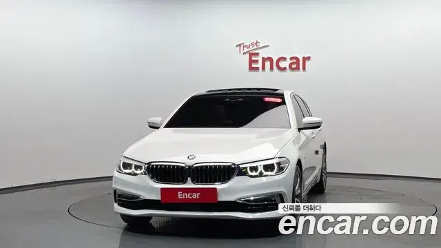 BMW 5 Series 2018 — Şəkil 12/34
