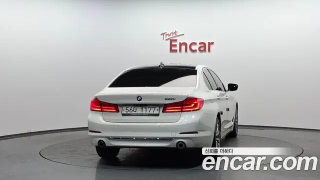 BMW 5 Series 2018 — Şəkil 30/34