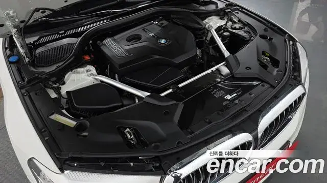 BMW 5 Series 2018 — Şəkil 4/34