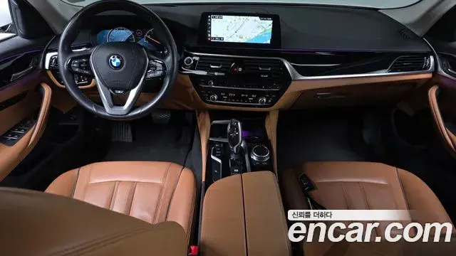 BMW 5 Series 2018 — Şəkil 20/34