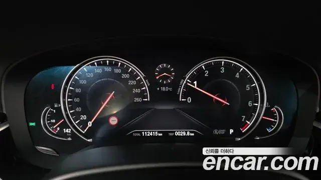 BMW 5 Series 2018 — Şəkil 31/34