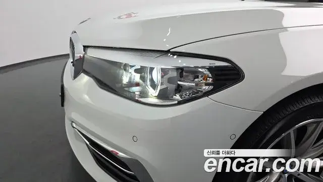 BMW 5 Series 2018 — Şəkil 6/34