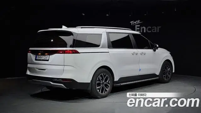 Kia Carnival 2021 — Фото 2/20