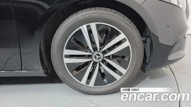Mercedes-Benz A-Class 2021 — Şəkil 19/20