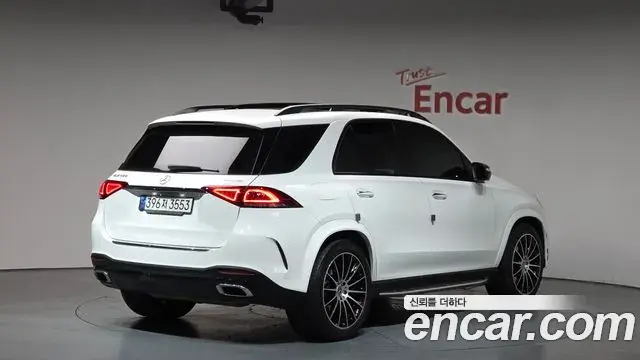 Mercedes-Benz GLE-Class 2022 — ფოტო 30/35
