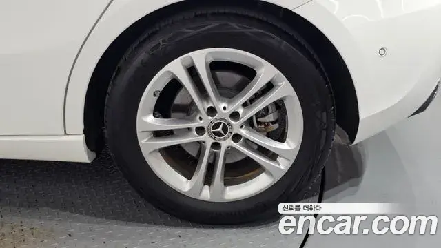 Mercedes-Benz A-Class 2025 — ფოტო 18/30