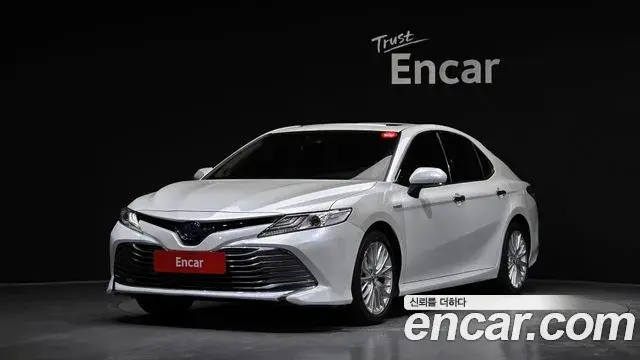 Toyota Camry 2018 — Şəkil 8/20