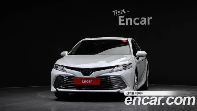 Toyota Camry 2018 — Şəkil 17/20