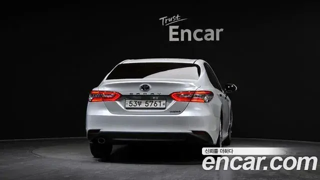 Toyota Camry 2018 — Şəkil 15/20