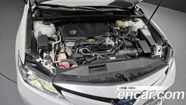 Toyota Camry 2018 — Şəkil 13/20