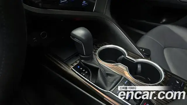 Toyota Camry 2018 — Şəkil 7/20