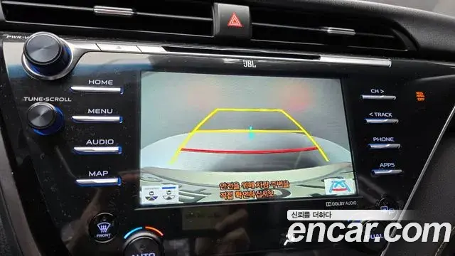 Toyota Camry 2018 — Şəkil 9/20