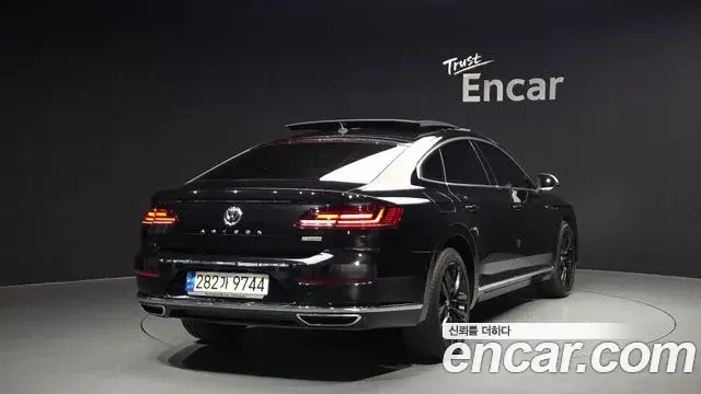 Volkswagen Arteon 2018 — Şəkil 17/20