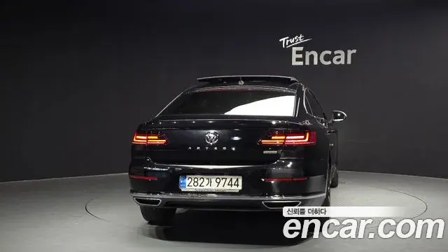Volkswagen Arteon 2018 — Şəkil 16/20