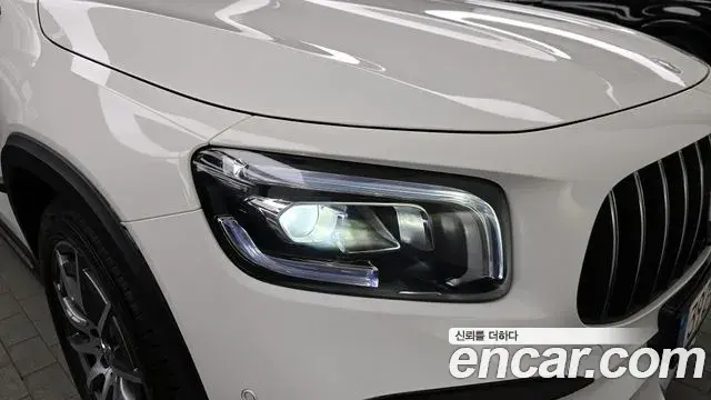 Mercedes-Benz GLB-Class 2021 — Şəkil 21/30