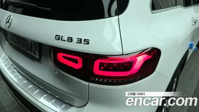 Mercedes-Benz GLB-Class 2021 — Şəkil 13/30