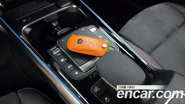 Mercedes-Benz GLB-Class 2021 — Şəkil 15/30