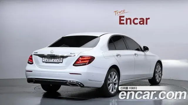 Mercedes-Benz E-Class 2018 — Photo 19/20