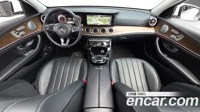 Mercedes-Benz E-Class 2018 — Photo 7/20