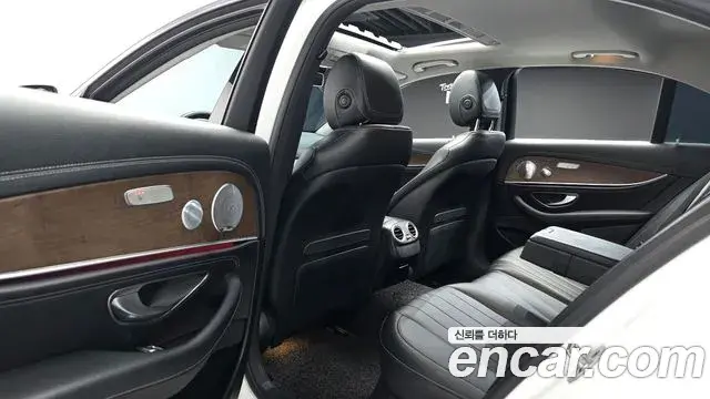 Mercedes-Benz E-Class 2018 — Photo 3/20