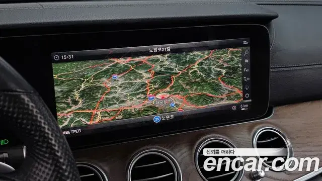 Mercedes-Benz E-Class 2018 — Photo 9/20