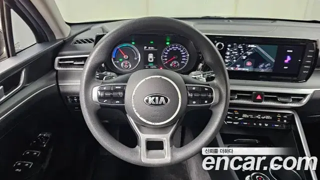 Kia K5 2020 — ფოტო 18/30