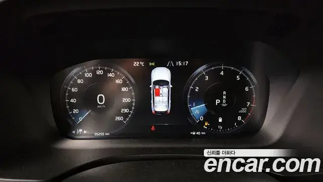 Volvo XC60 2021 — ფოტო 34/35