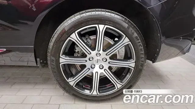Volvo XC60 2021 — ფოტო 21/35