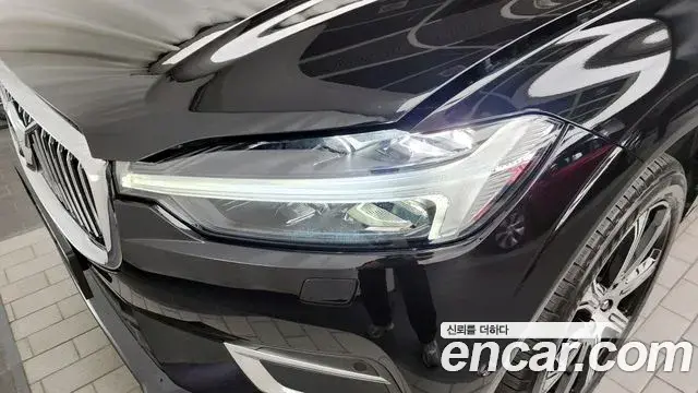 Volvo XC60 2021 — ფოტო 15/35