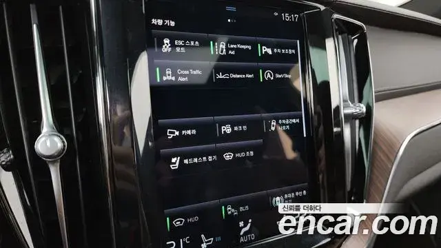 Volvo XC60 2021 — ფოტო 18/35