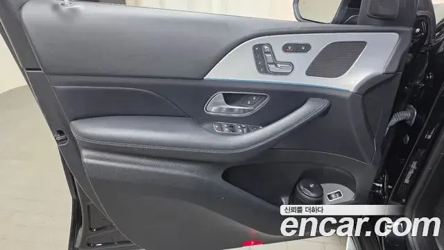 Mercedes-Benz GLE-Class 2020 — Photo 14/33