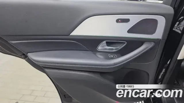 Mercedes-Benz GLE-Class 2020 — Photo 7/33