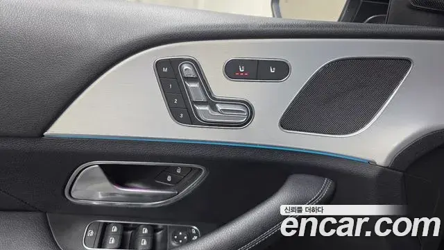 Mercedes-Benz GLE-Class 2020 — Photo 15/33