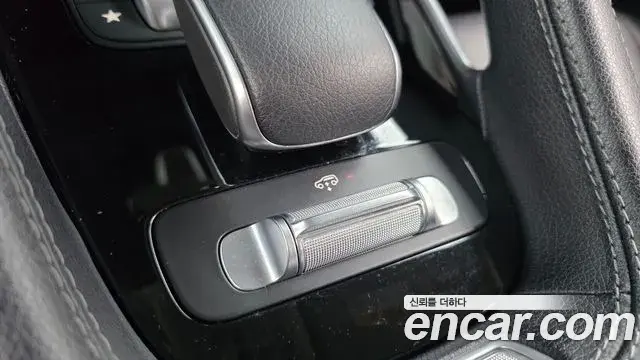 Mercedes-Benz GLE-Class 2020 — Photo 28/33
