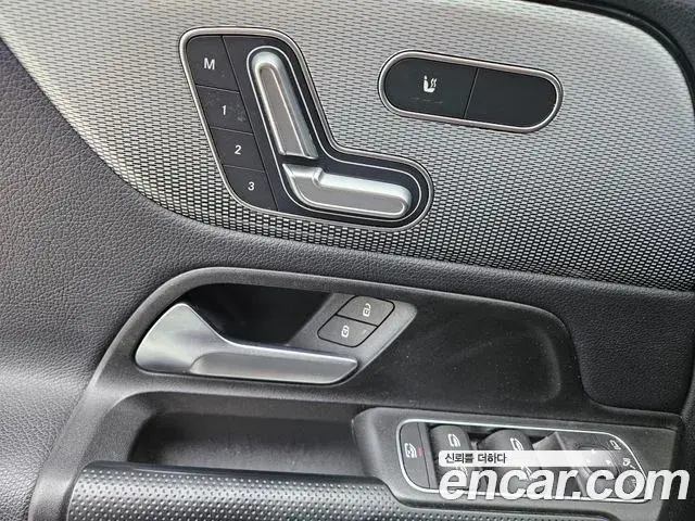 Mercedes-Benz GLB-Class 2021 — Фото 15/20