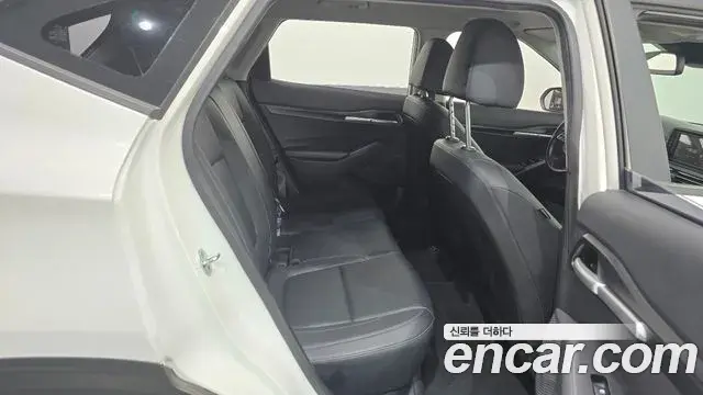 Kia Seltos 2021 — ფოტო 18/32