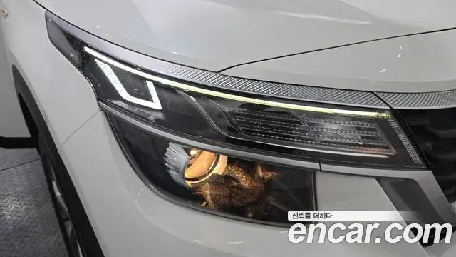 Kia Seltos 2021 — ფოტო 17/32