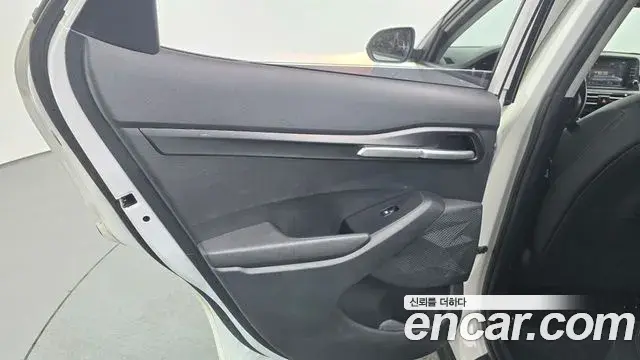 Kia Seltos 2021 — ფოტო 32/32