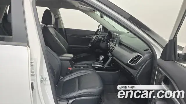 Kia Seltos 2021 — ფოტო 8/32