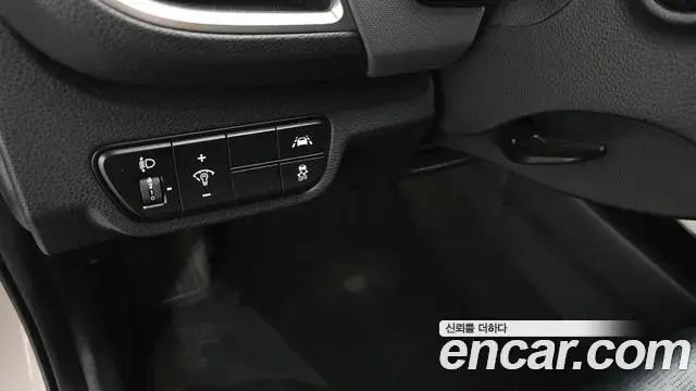Kia Seltos 2021 — ფოტო 25/32