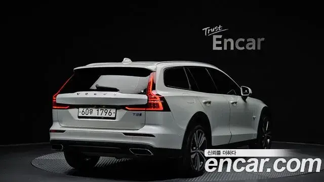 Volvo V60 Cross Country 2019 — ფოტო 11/20