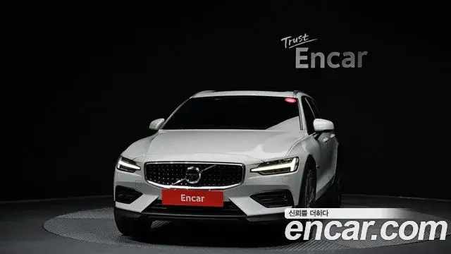 Volvo V60 Cross Country 2019 — ფოტო 7/20