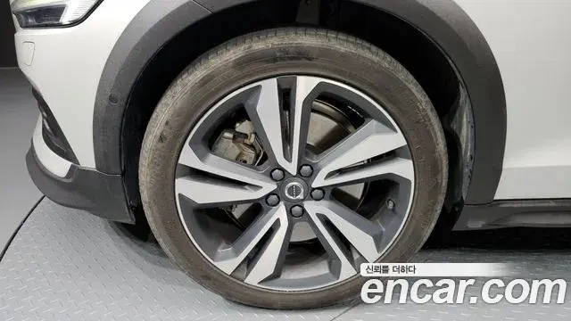 Volvo V60 Cross Country 2019 — ფოტო 10/20