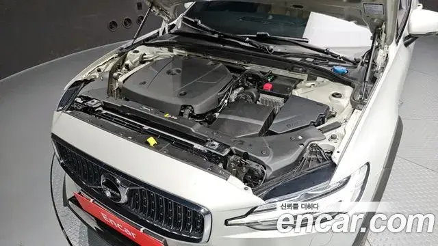 Volvo V60 Cross Country 2019 — ფოტო 5/20