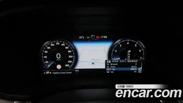 Volvo V60 Cross Country 2019 — ფოტო 13/20