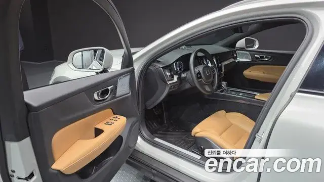 Volvo V60 Cross Country 2019 — ფოტო 8/20