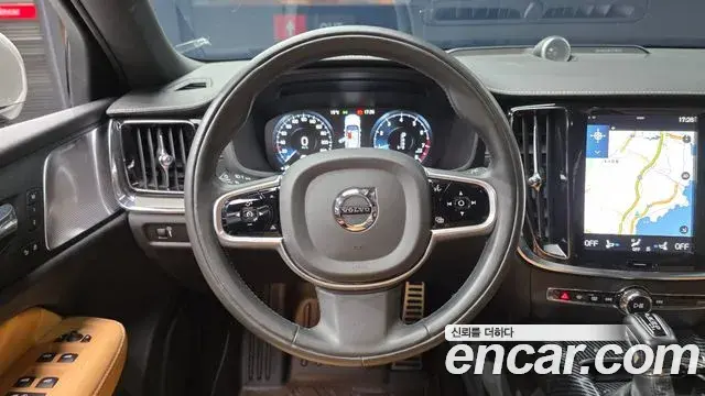 Volvo V60 Cross Country 2019 — ფოტო 18/20